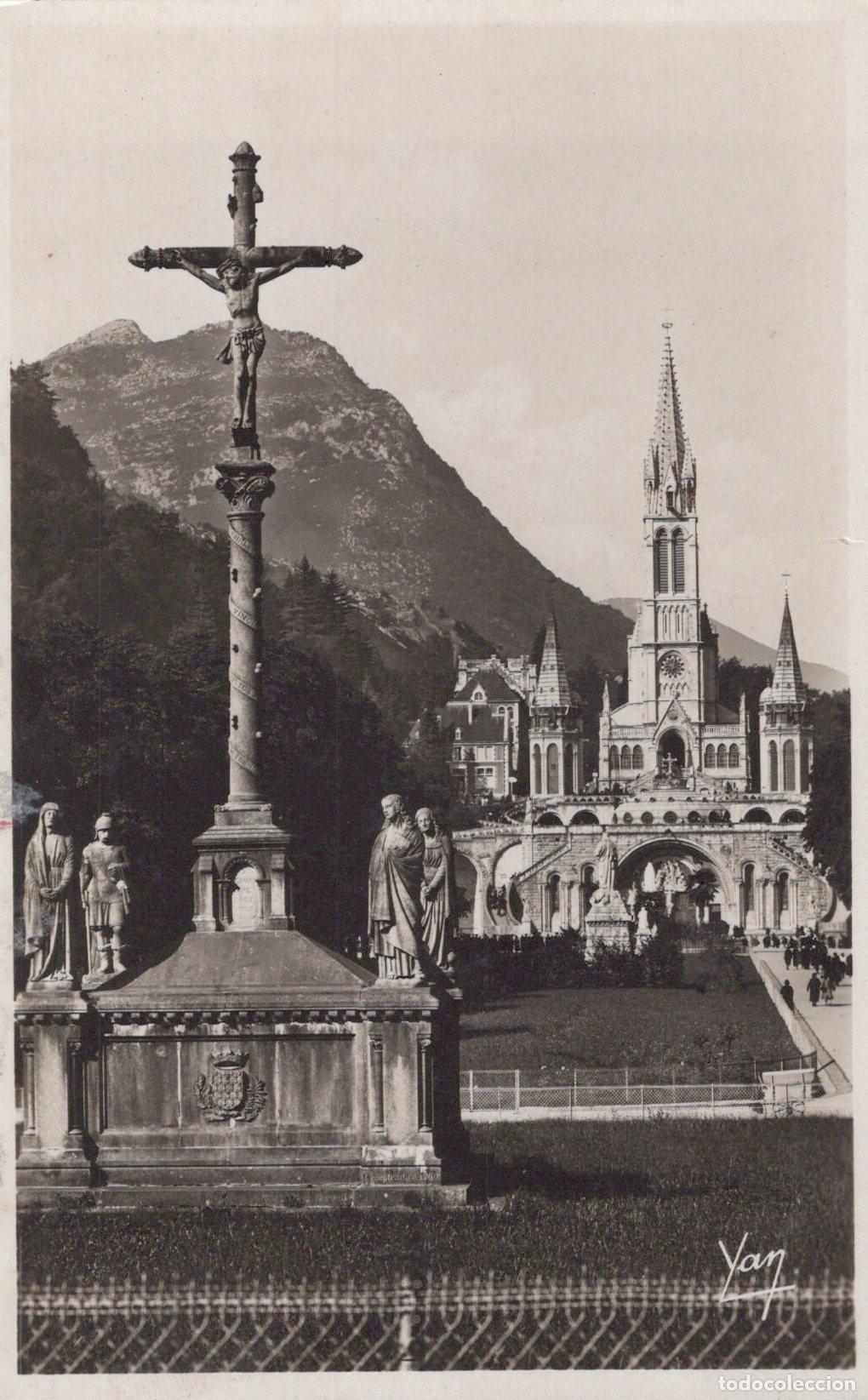 Postkarten: France Lourdes Basilica And The Breton Calvary Unposted *YBC913