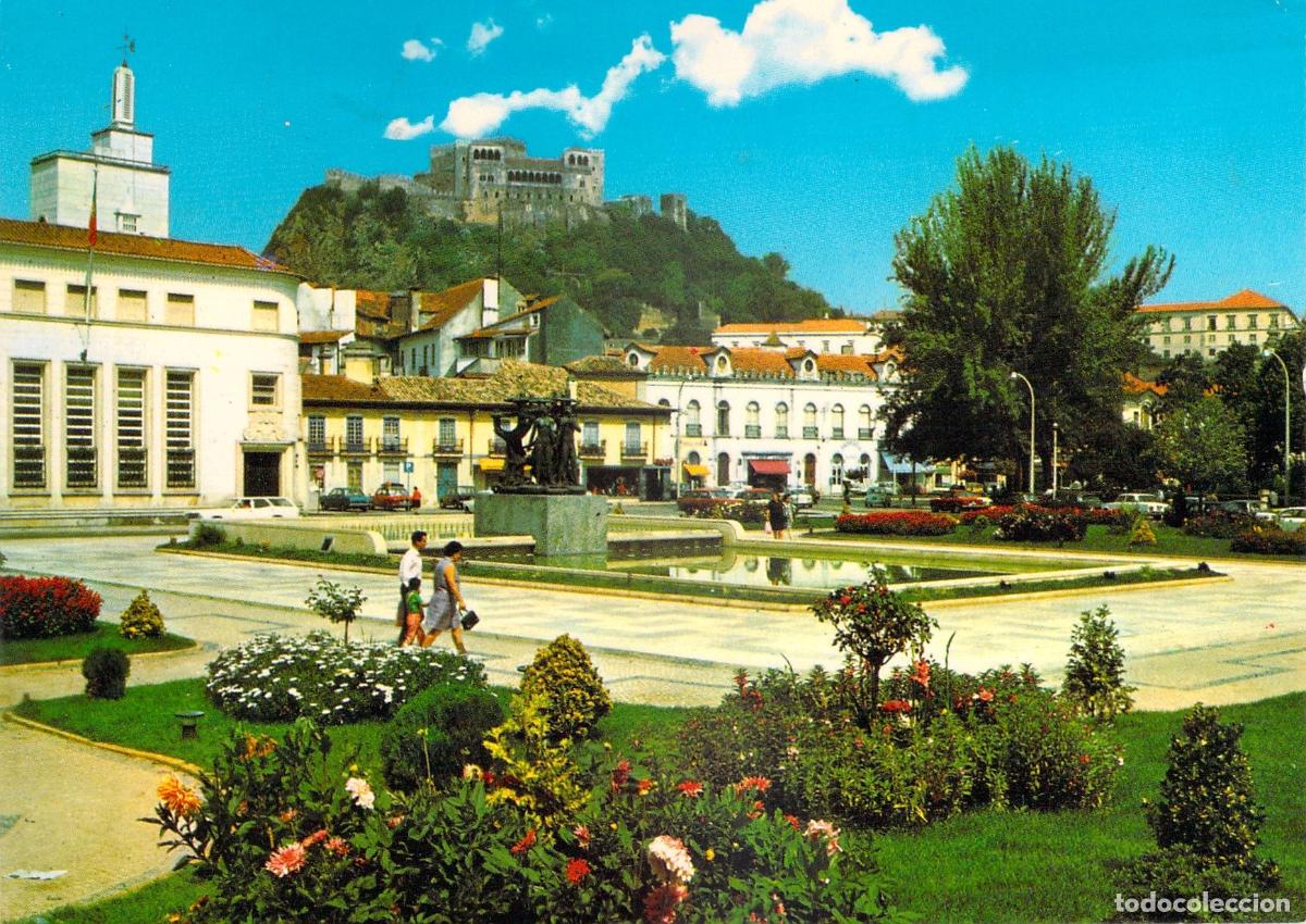 Postales: Postal de Leiria, vista del centro urbano y castillo de fondo