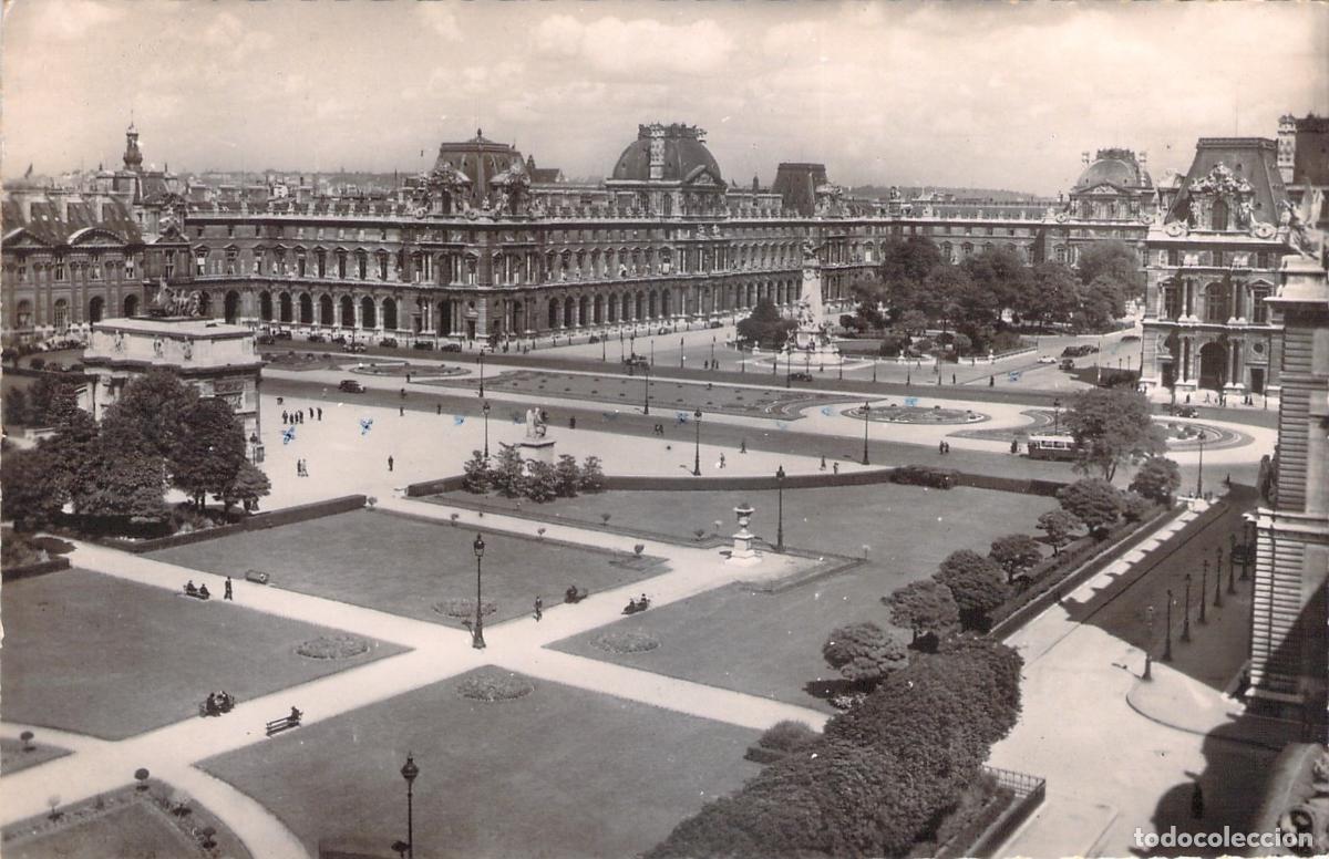 Postales: Postal de la perspectiva del Palacio del Louvre en Paris