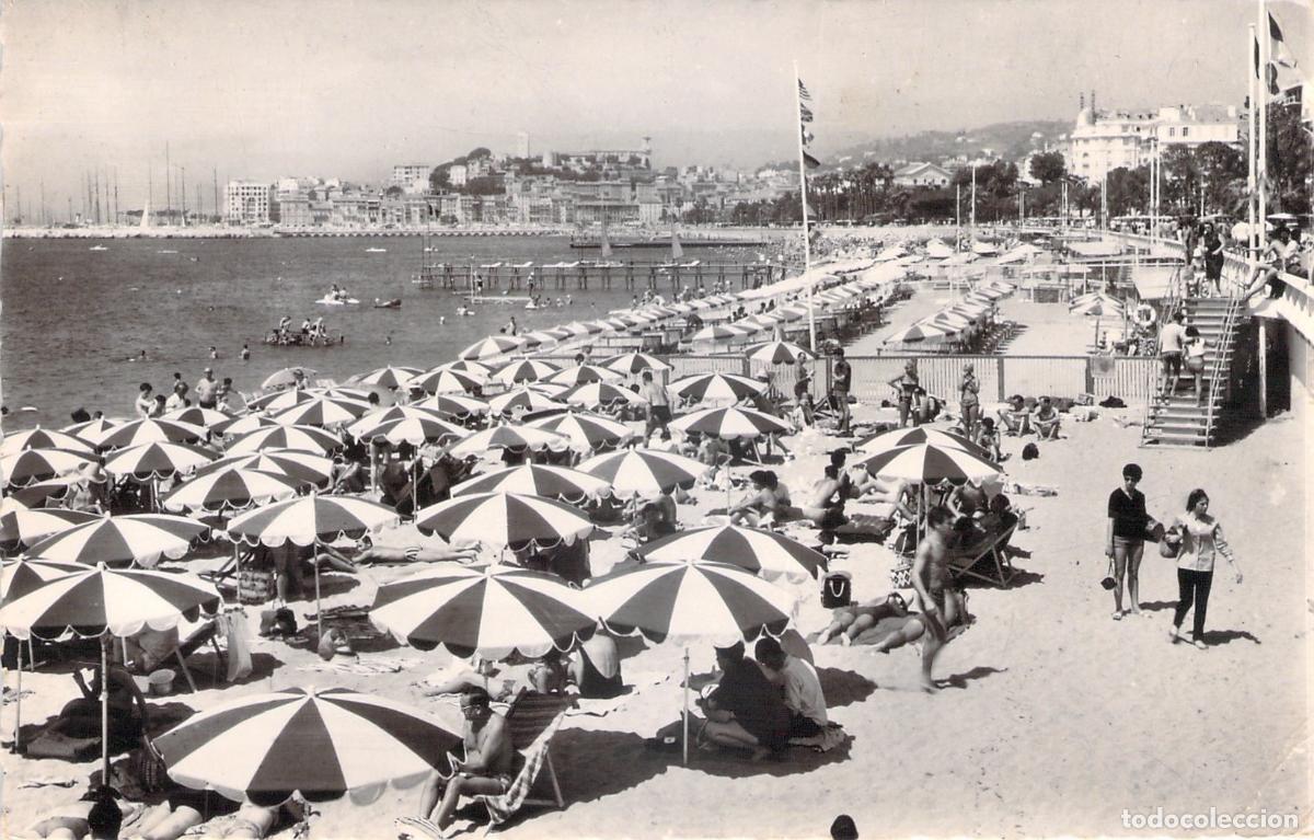 Postales: Postal de la Playa de la Croisette en Cannes con sello del festival