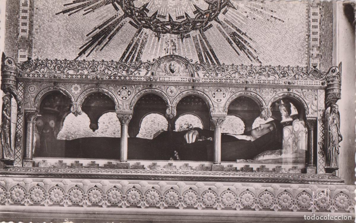 Postales: FRANCIA, PARAY-LE-MONIAL &ndash; MONASTERIO DE LA VISITACI&Oacute;N, EFIGIE YACENTE DE SANTA MARGARITA MAR&Iacute;A DE A