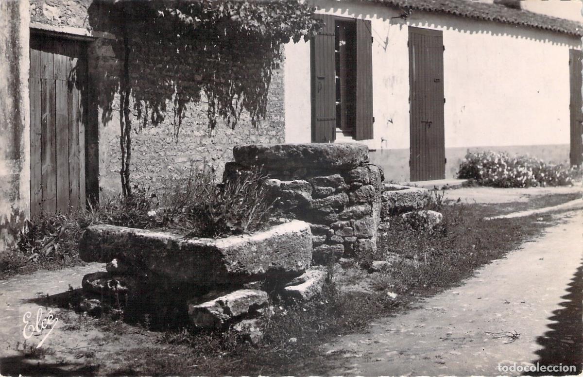 Postais: Postal de un viejo pozo en Domino, Isla de Oleron, Francia