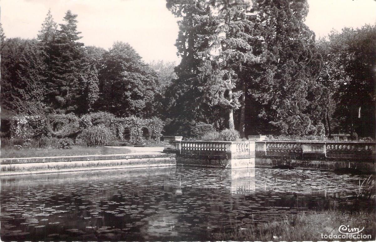 Postais: Postal antigua del puente del castillo y la rosaleda en Richelieu, Francia