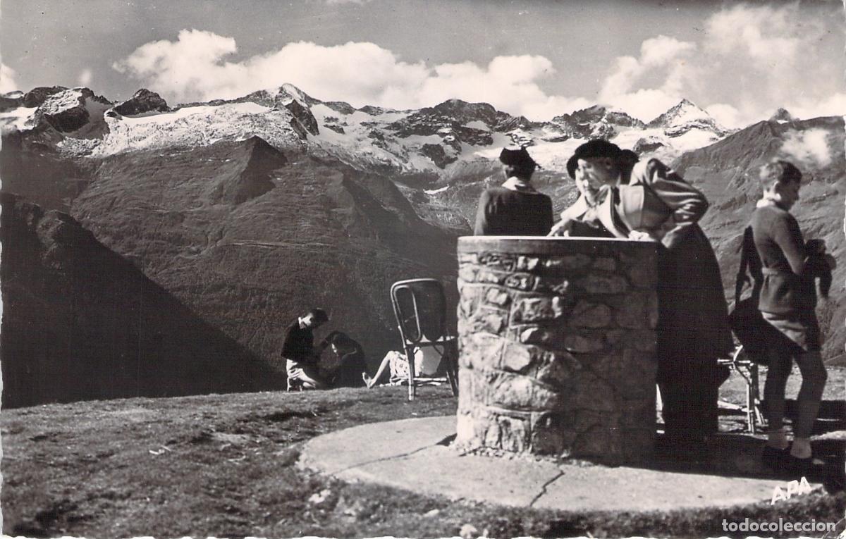 Postales: Postal de la vista de la cadena de los Pirineos desde la mesa de orientaci&oacute;n