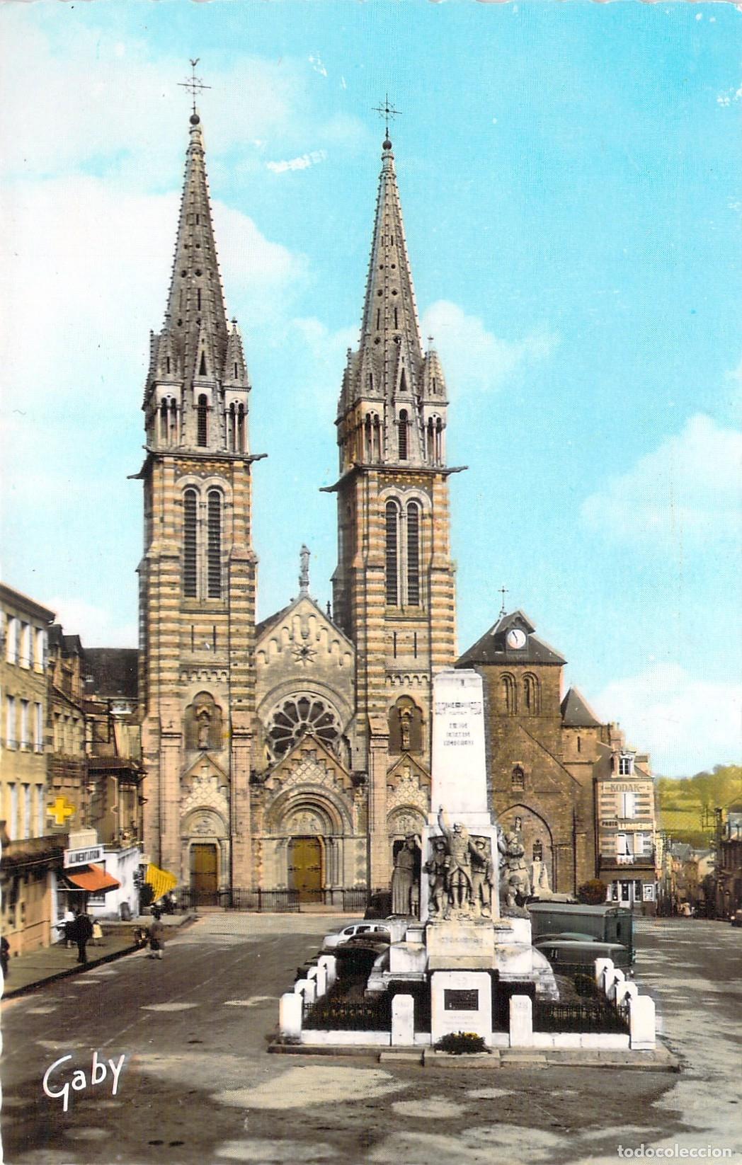 Postales: Postal de la Iglesia y Monumento a los Ca&iacute;dos en La Fert&eacute;-Mac&eacute;, Francia