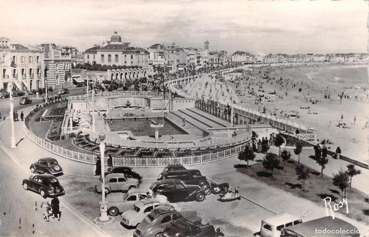 Postcards: Postal de la playa y piscina de Les Sables-d'Olonne, Francia