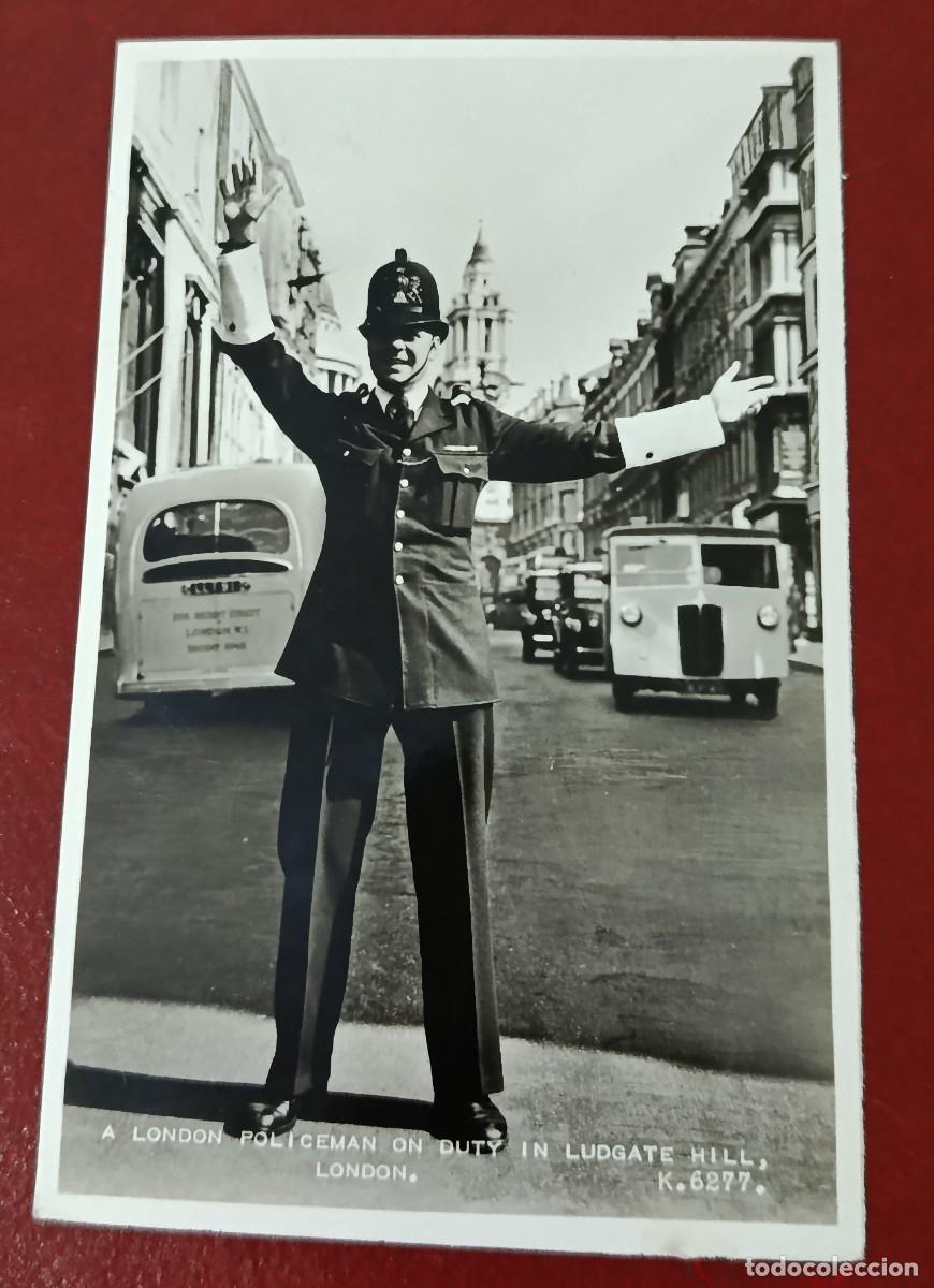 Postkarten: POSTAL BLANCO Y NEGRO A LONDON POLICEMAN ON DUTY IN LUDGATE HILL - K 6277 - LONDRES