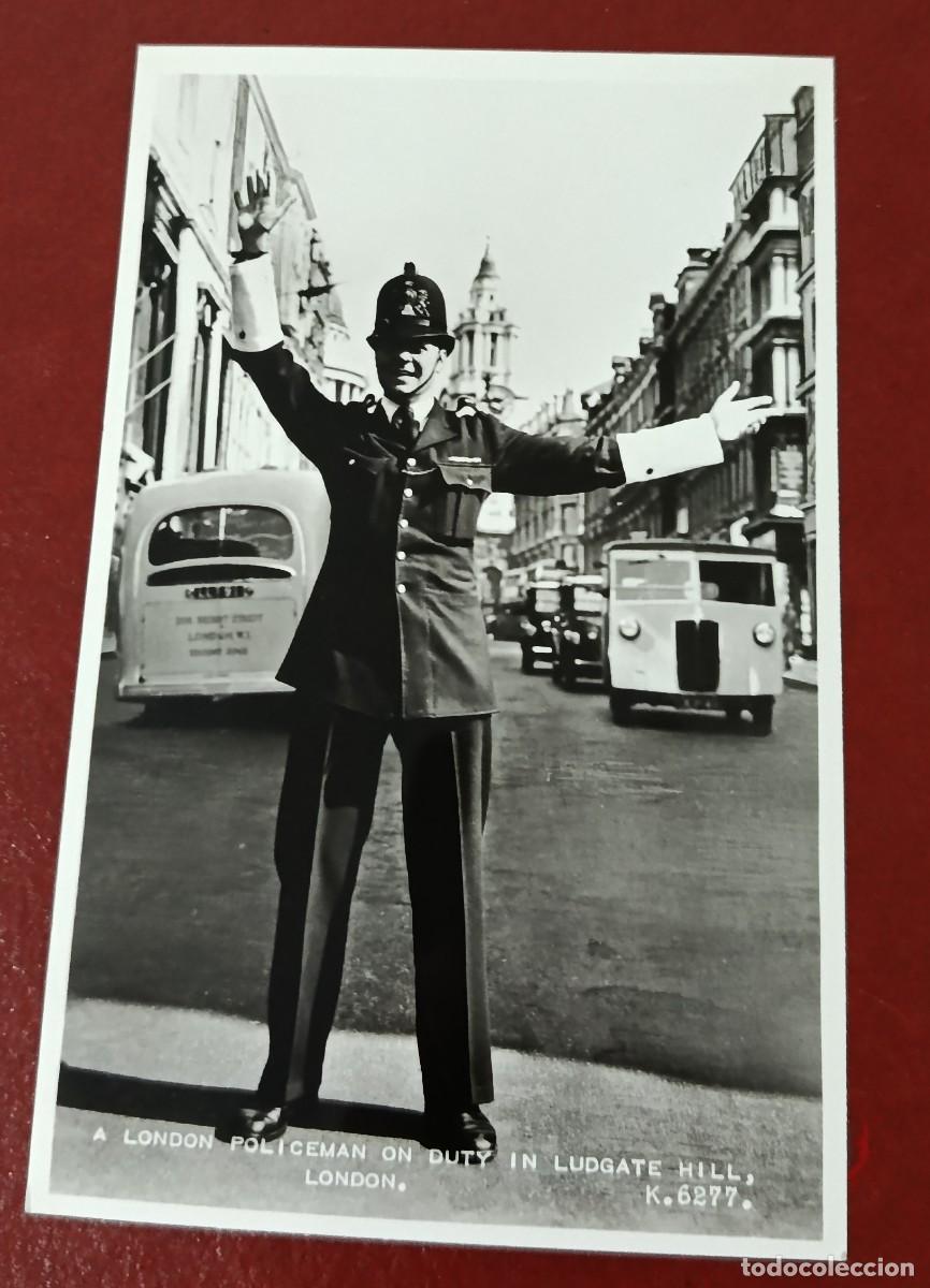 Postkarten: POSTAL BLANCO Y NEGRO A LONDON POLICEMAN ON DUTY IN LUDGATE HILL - K 6277 - LONDRES