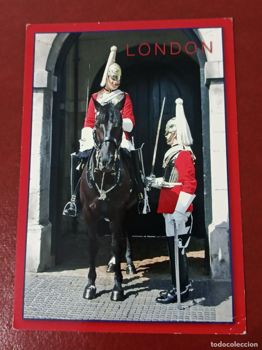 Cartoline: POSTAL GUARDIA REAL BRIT&Aacute;NICA HACIENDO GUARDIA EN LONDRES
