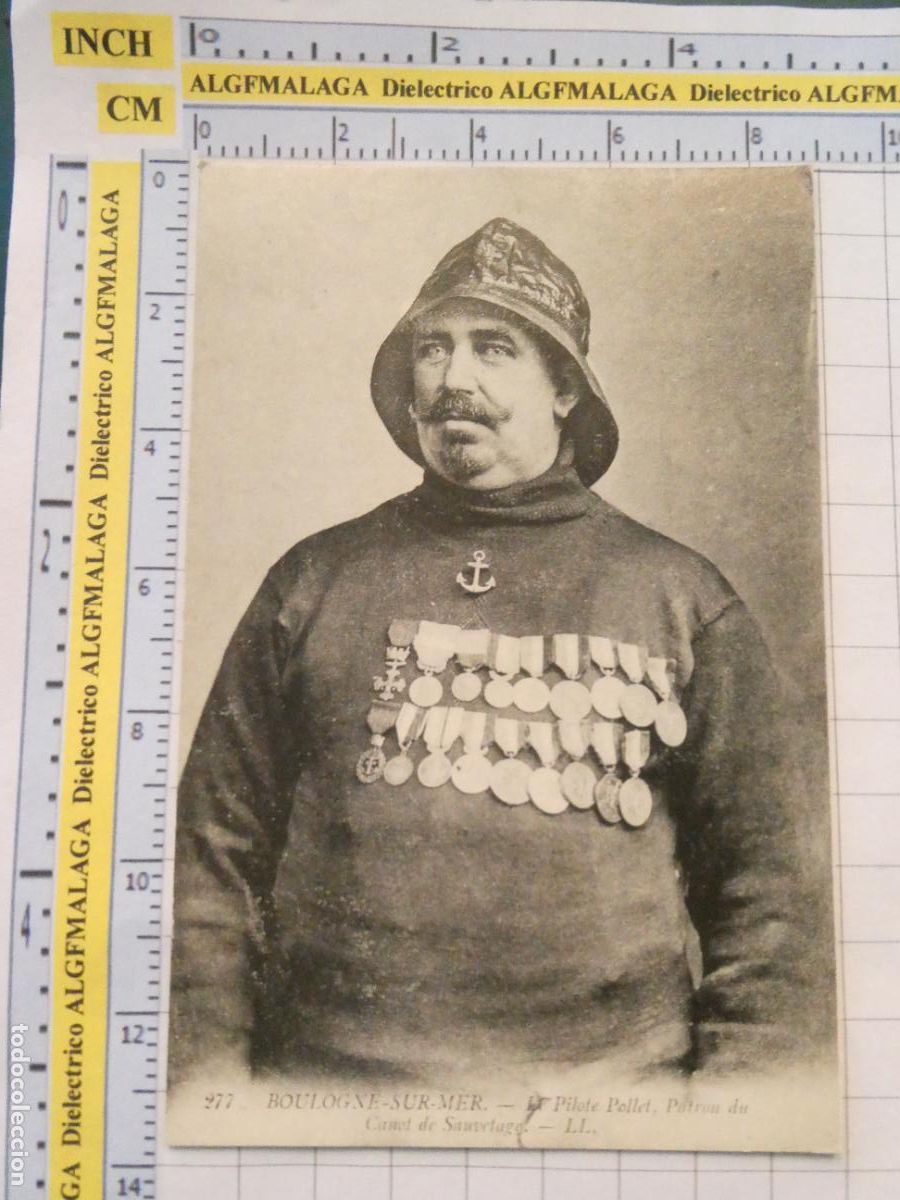 Postales: ANTIGUA POSTAL FACS&Iacute;MIL LA FRANCIA DE OTRO TIEMPO. LE PILOTE POLLET PATRON MARINERO MEDALLAS. 1031