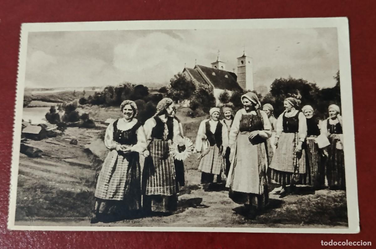 Postkarten: TARJETA POSTAL GRUPO MUJERES POSANDO FRENTE A LA IGLESIA SANTA ANA - KARMELAVA - LITUANIA