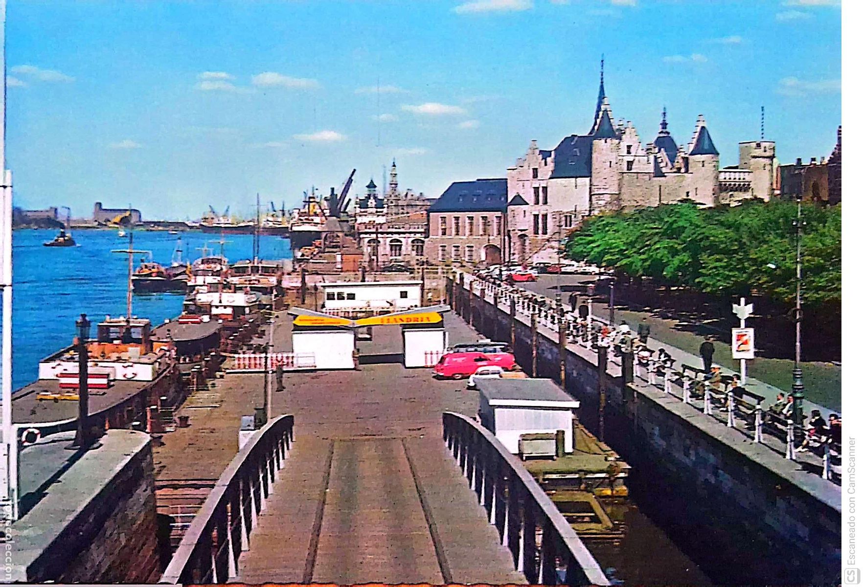 Postales: Amberes (B&eacute;lgica). Castillo Steen y naviera Flandria, forman una combinaci&oacute;n cl&aacute;sica para los turist