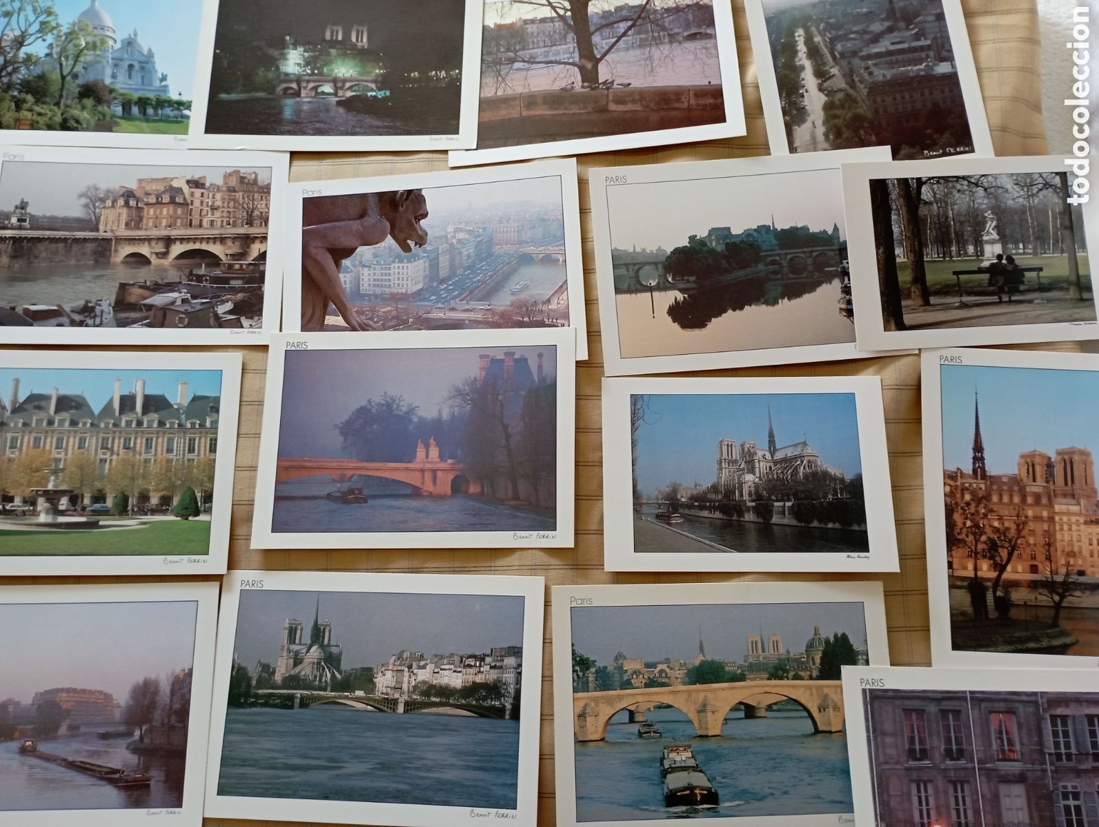 Cartoline: 52 Postales. Las m&aacute;s bellas fotos de los s&iacute;mbolos de Par&iacute;s. Benoit Perrin y otros.