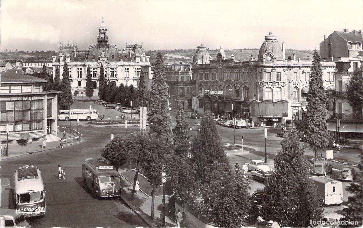 Postales: Postal de la Plaza del Ayuntamiento en Vichy Francia