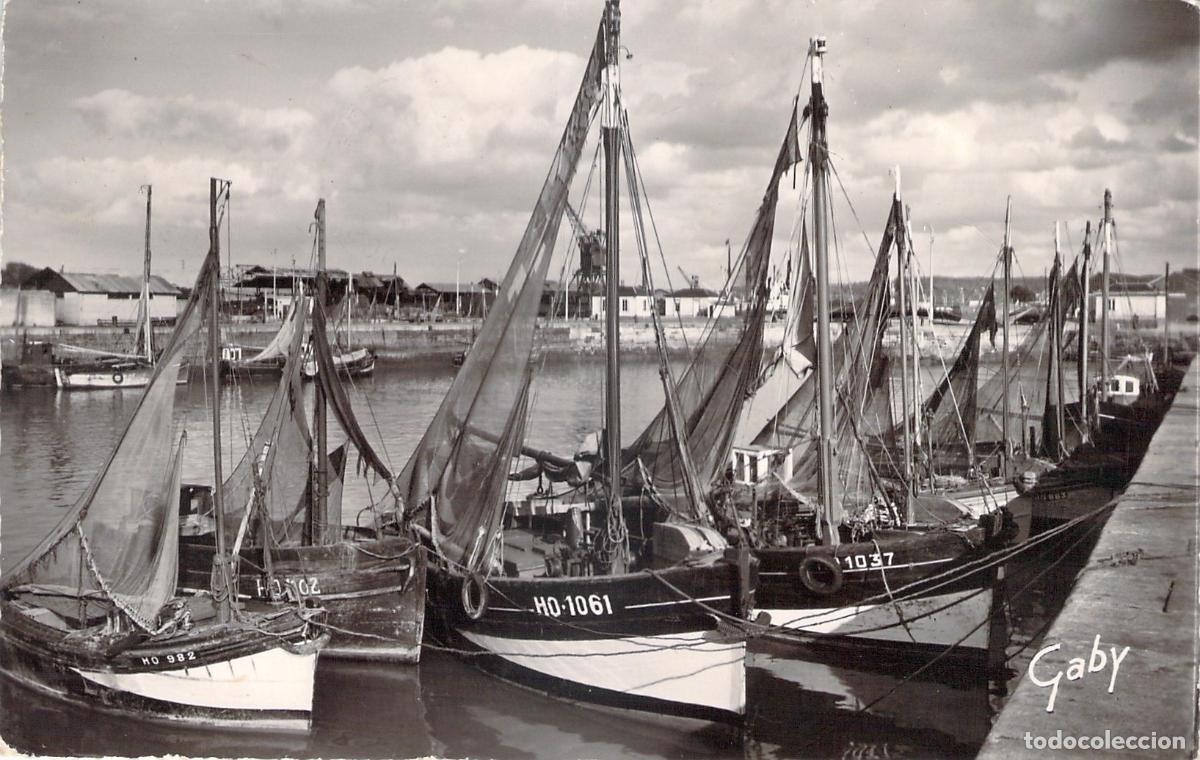 Postkarten: Postal de barcos pesqueros en el puerto de Honfleur, Francia