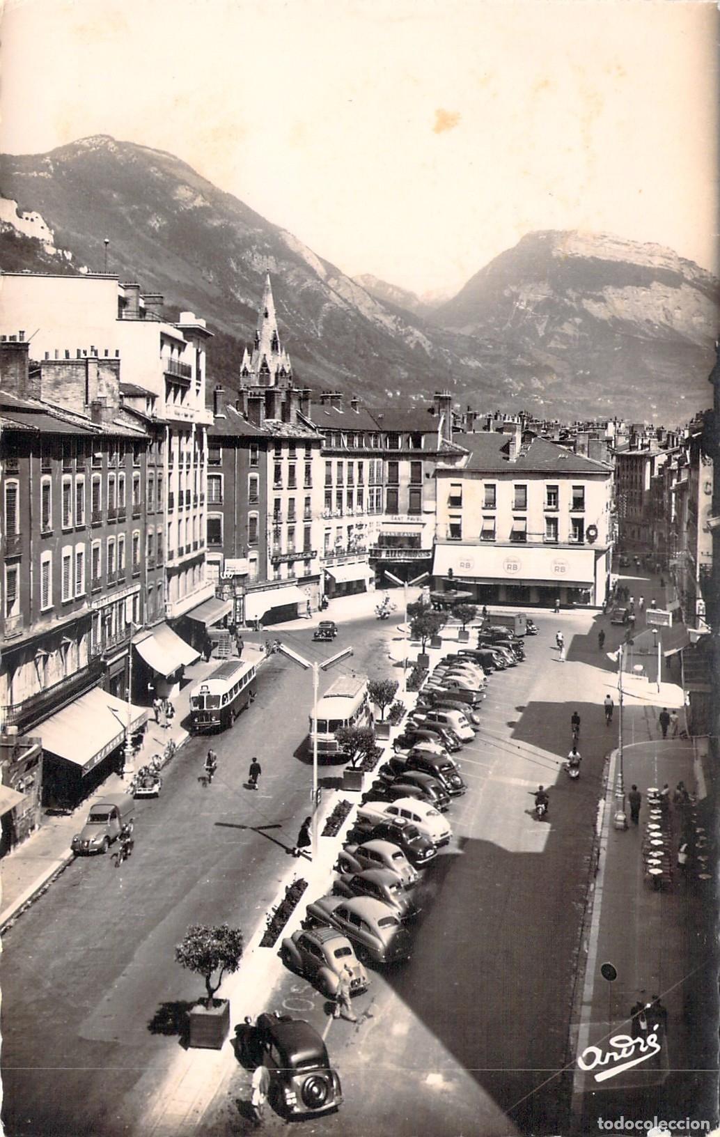 Postais: Postal de Place Grenette y los Alpes en Grenoble Francia