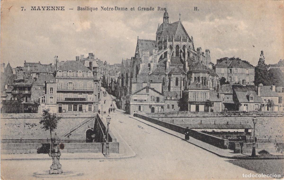 Postkarten: Postal de Mayenne Bas&iacute;lica Notre-Dame y Grande Rue Francia