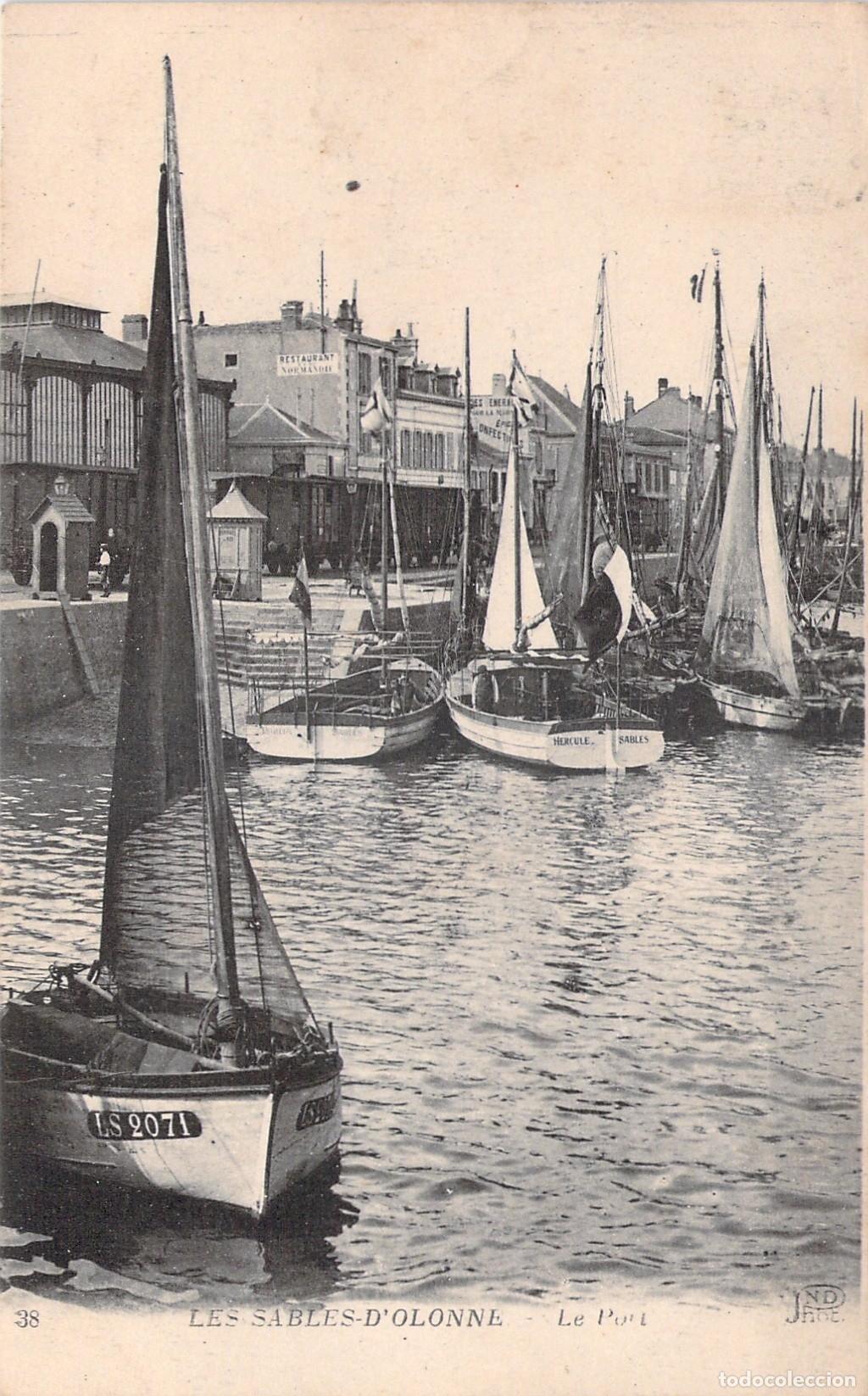 Postales: Postal de barcos y veleros en el puerto de Les Sables-d'Olonne