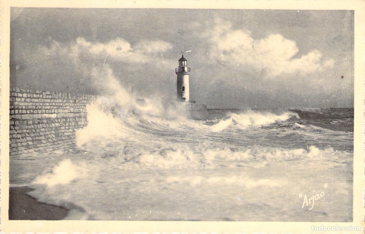 Postales: Postal del Faro de la Cotiniere en la Isla de Oleron con fuerte oleaje