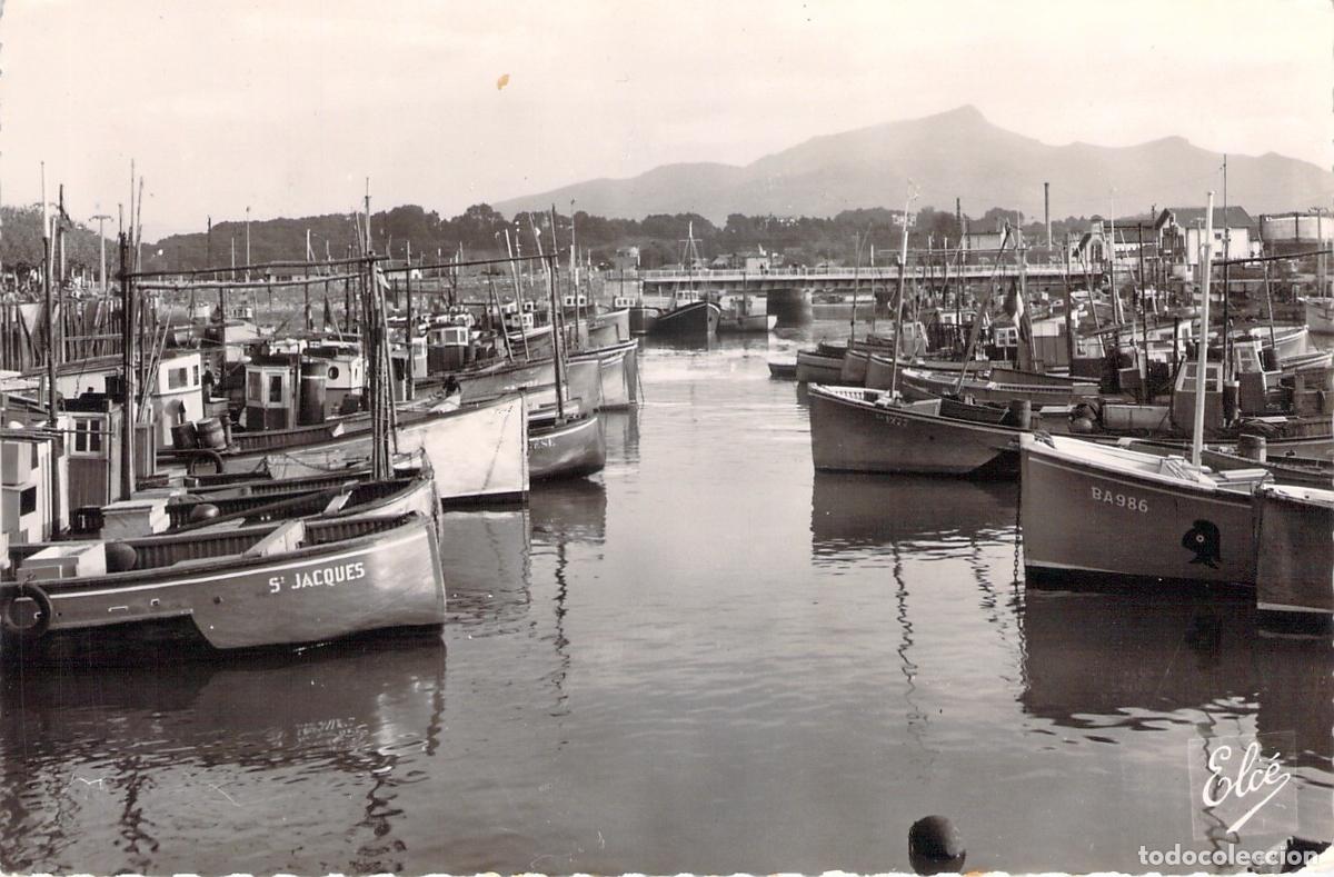 Postales: Postal de Saint-Jean-de-Luz con barcos pesqueros en el puerto