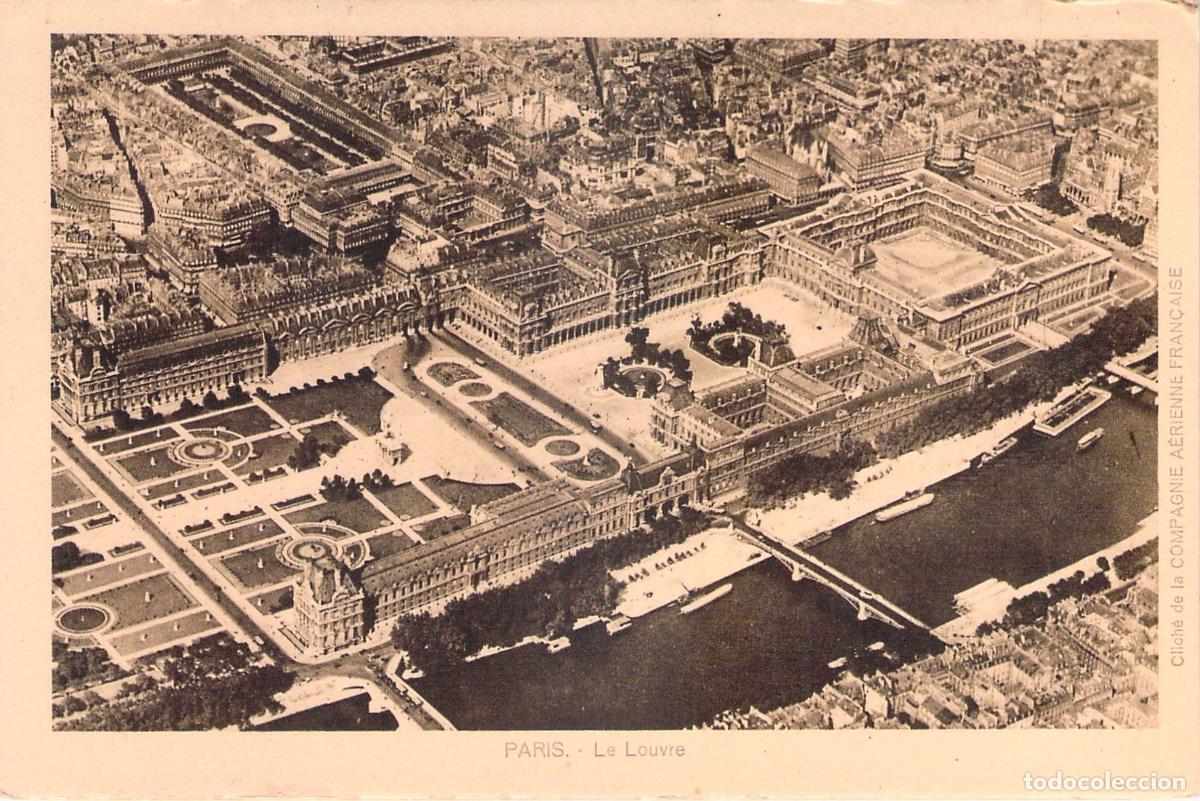Postales: Postal de vista a&eacute;rea del Museo del Louvre en Par&iacute;s
