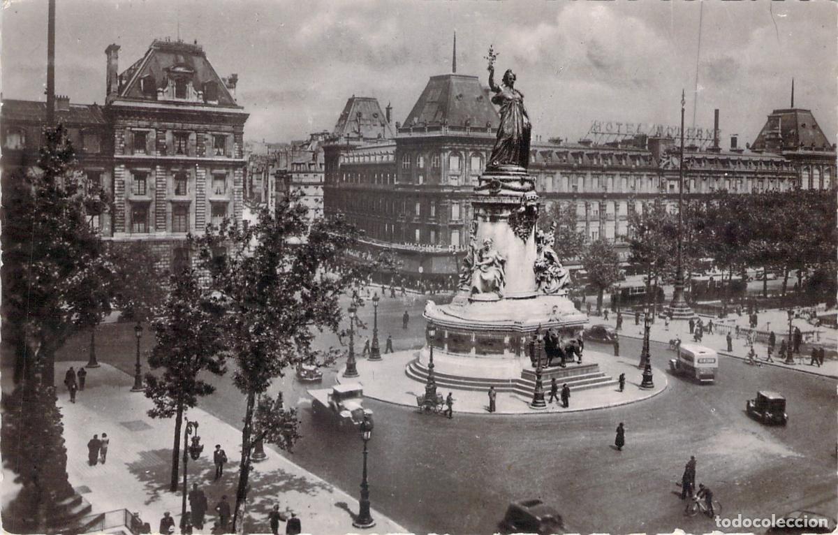 Postales: Postal de la Place de la R&eacute;publique en Par&iacute;s