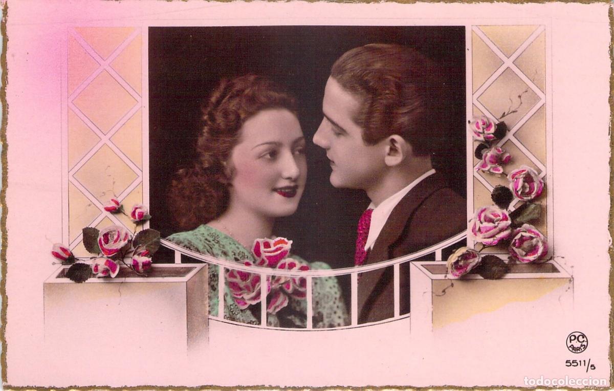 Postkarten: Postal con ilustraci&oacute;n rom&aacute;ntica de pareja y flores