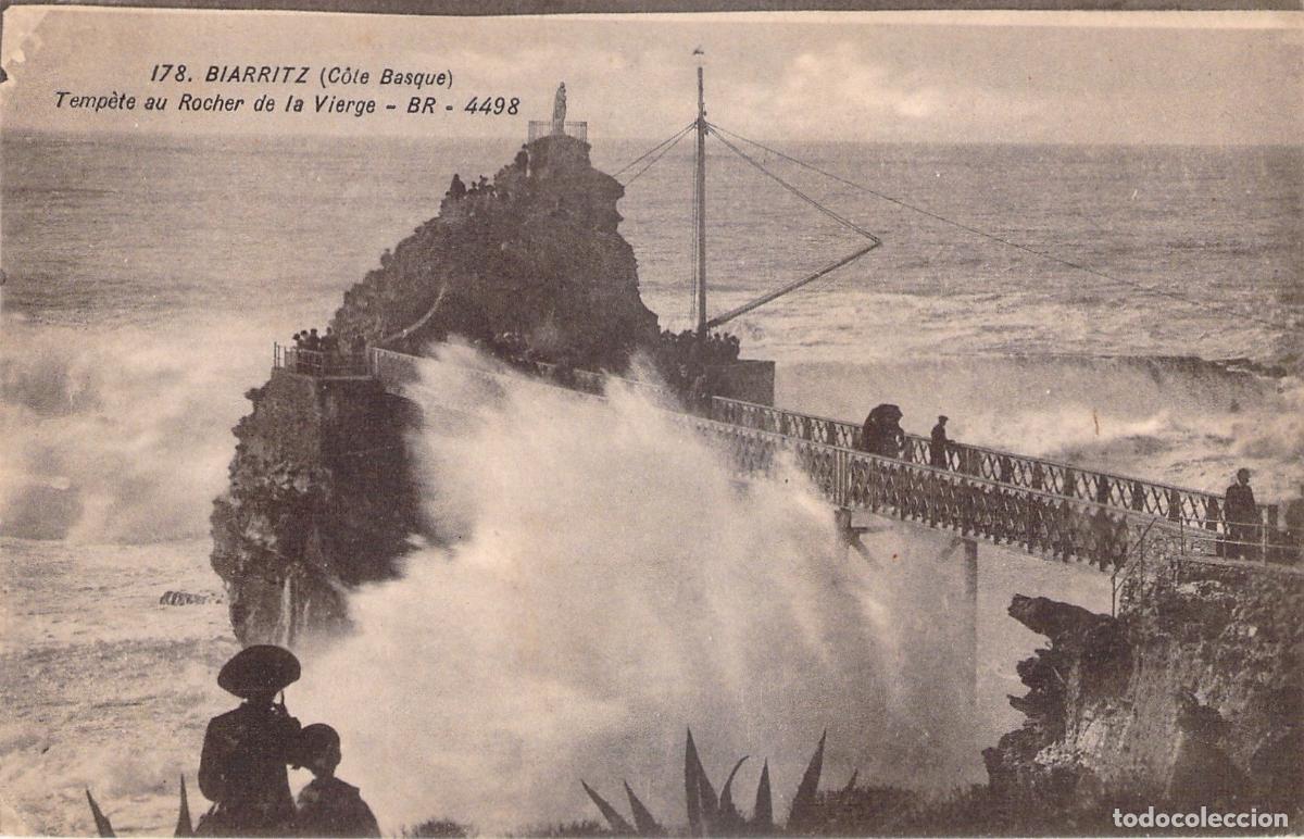 Postkarten: Postal de Biarritz con el Rocher de la Vierge azotado por una tormenta