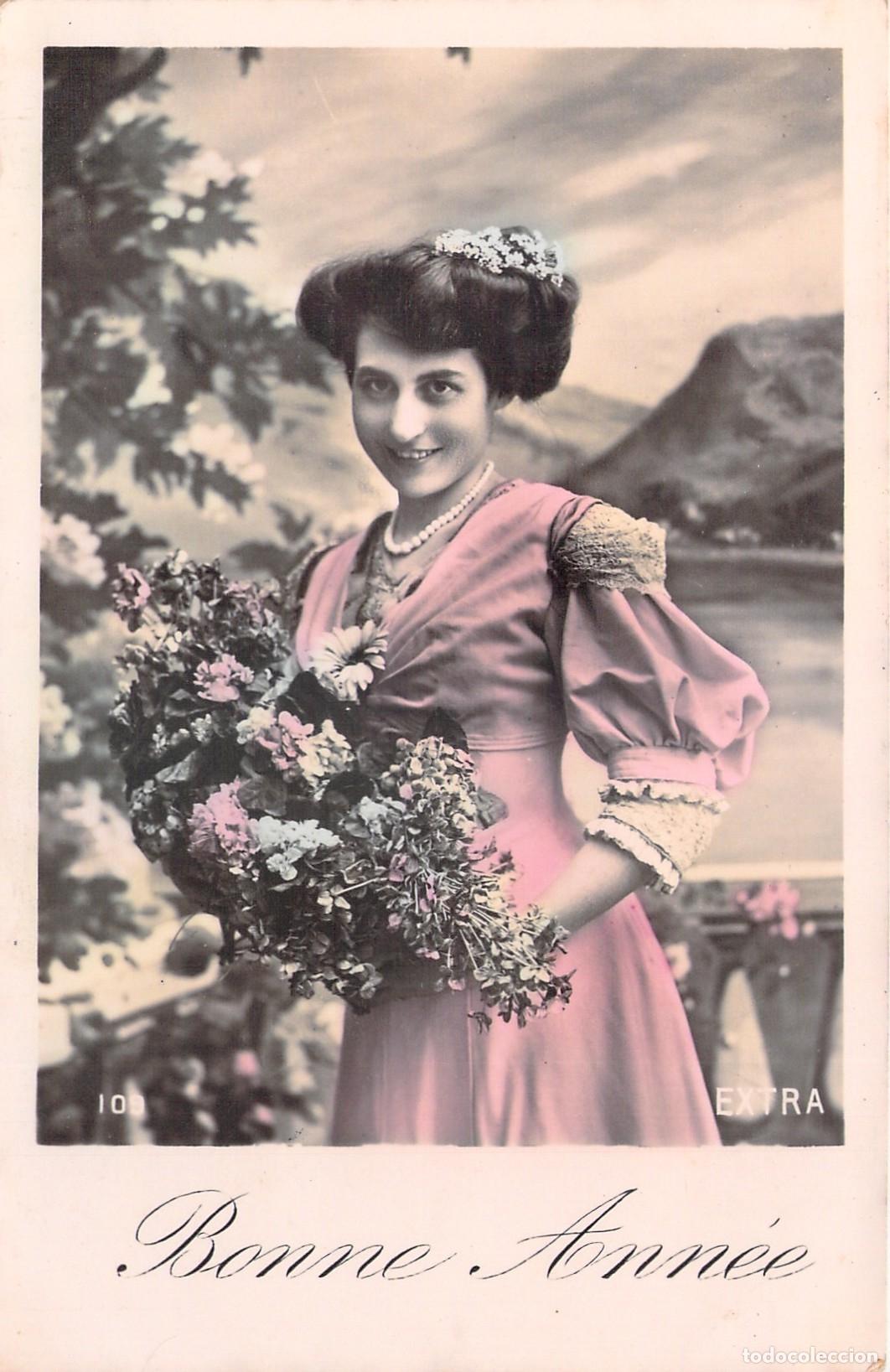 Postales: Postal de Mujer con Flores y Saludo de A&ntilde;o Nuevo