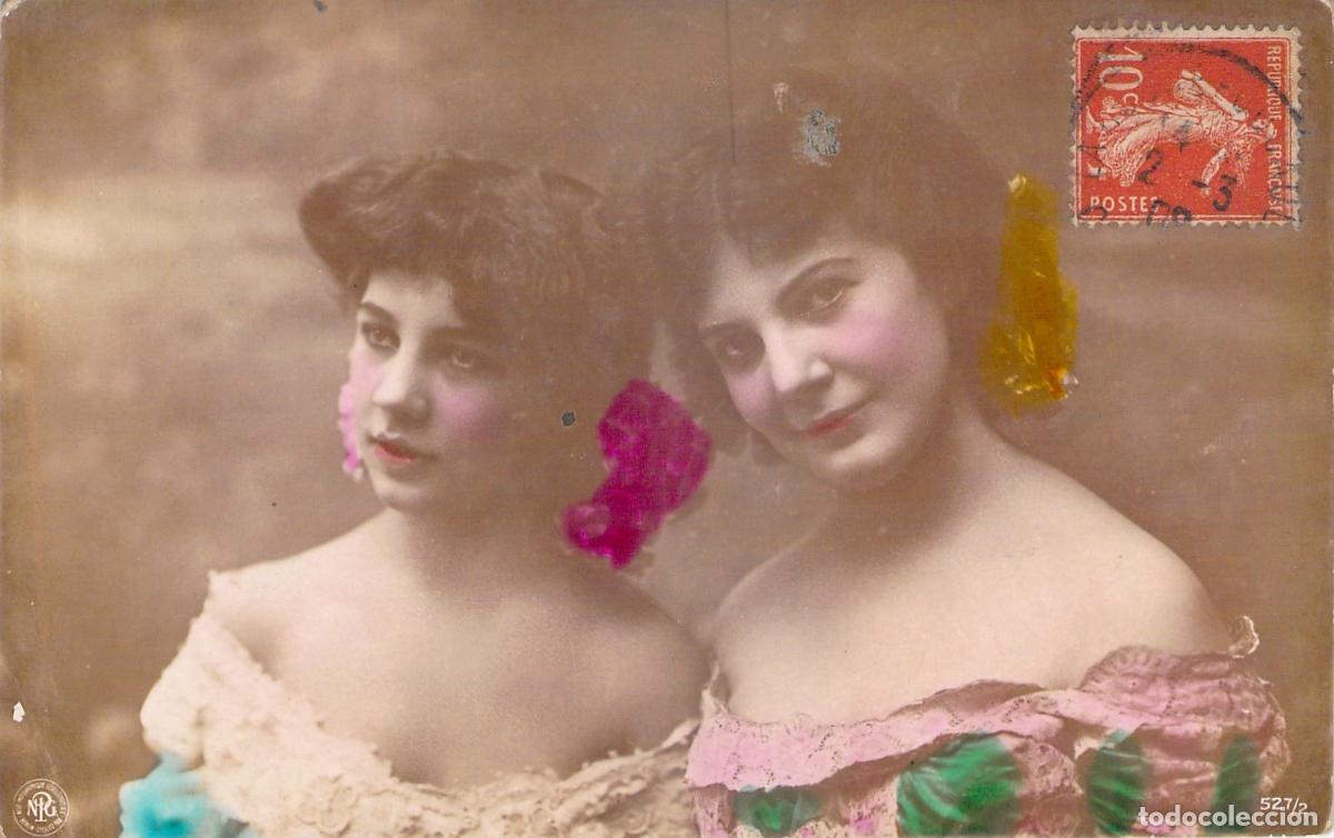 Postais: Postal de retrato de dos mujeres con vestimenta elegante