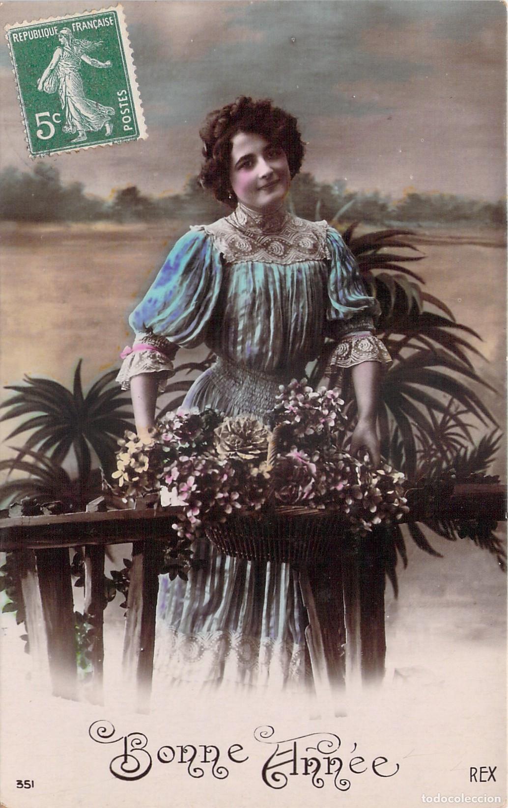 Postais: Postal antigua de mujer con flores y felicitaci&oacute;n de a&ntilde;o nuevo