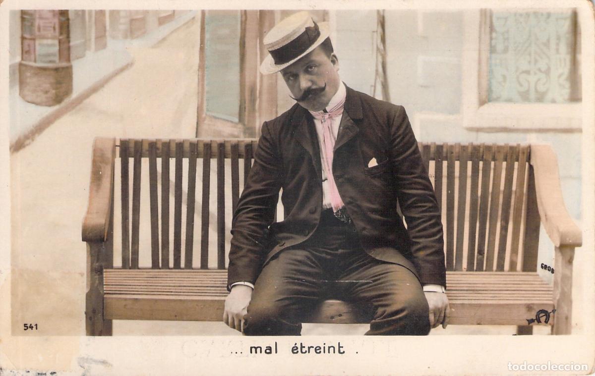 Postais: Postal de un hombre con bigote sentado en un banco