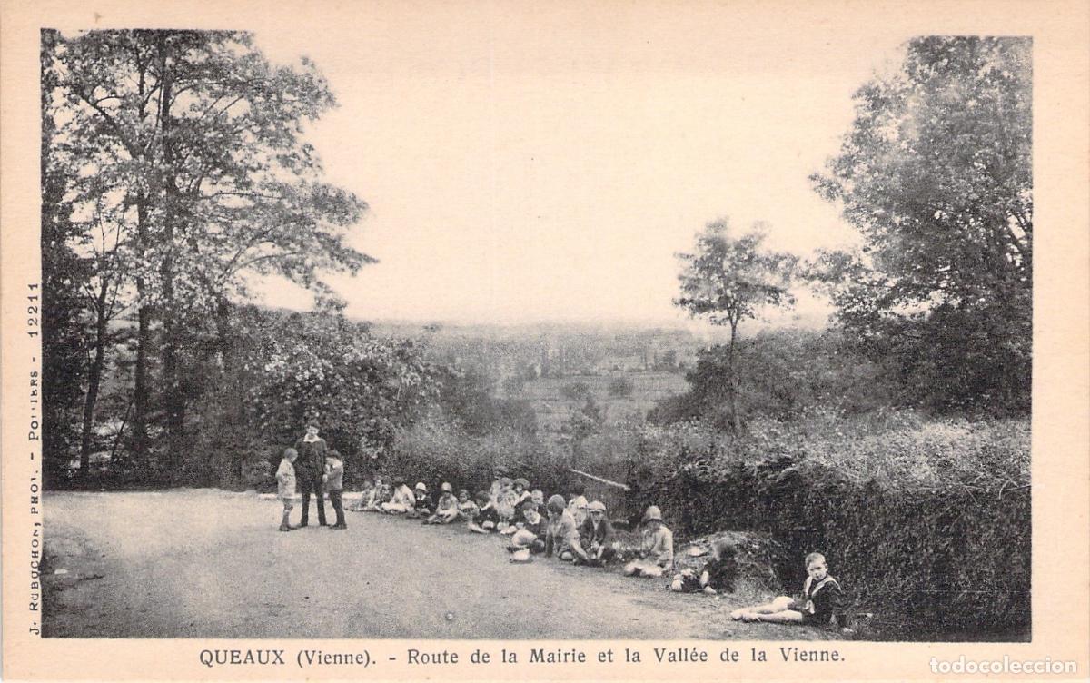 Postkarten: Postal de Queaux Vienne: ni&ntilde;os en el camino a la alcald&iacute;a y valle del Vienne