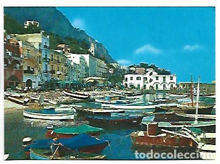 Postcards: MARINA GRANDE, WITH BOATS IN BACKGROUND.- CAPRI / ITALIA