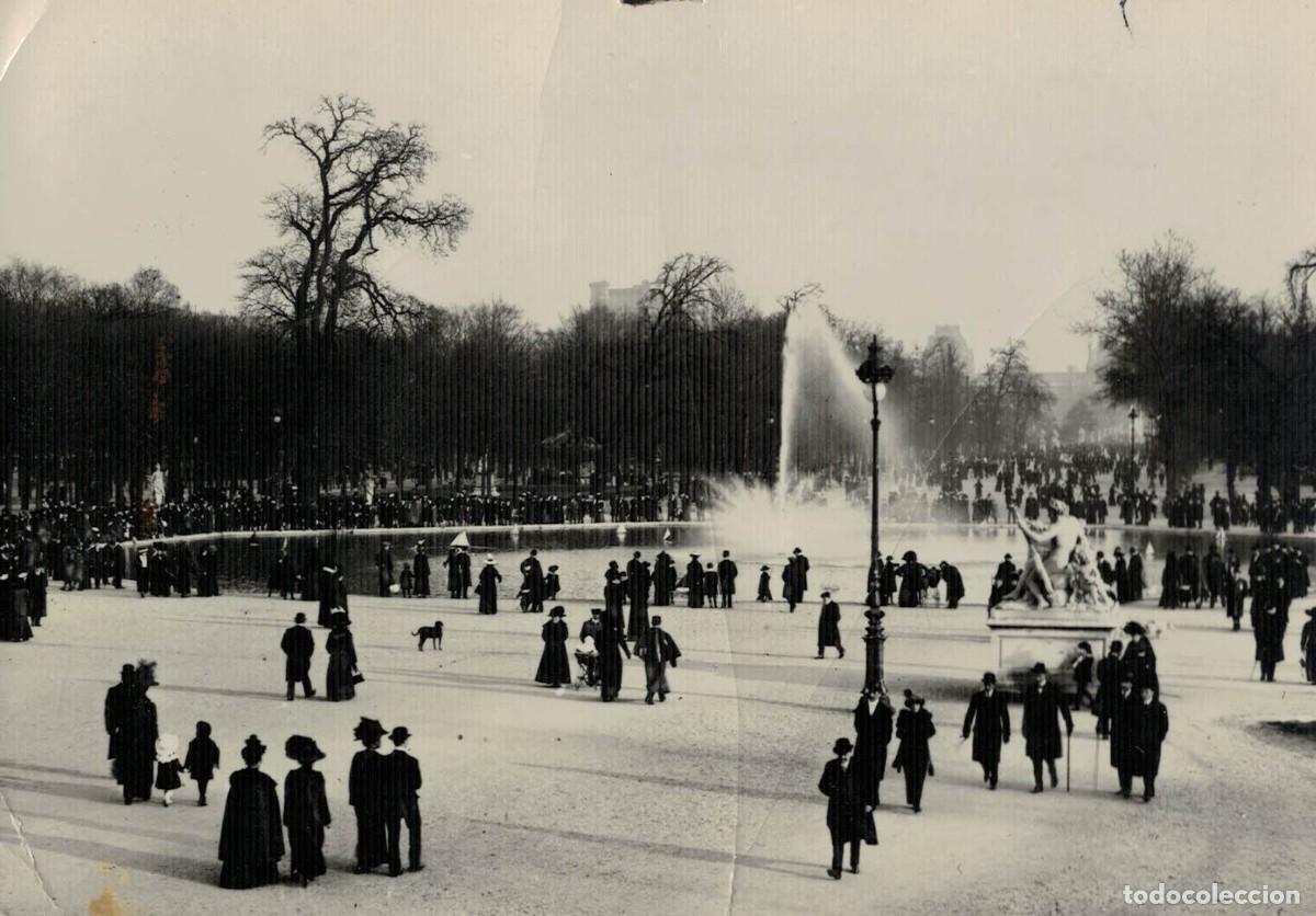 Postcards: Par&iacute;s 1900 Un dimanche au jardin des Tuileries / Circulada y sellada