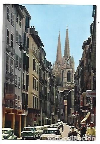 Cartoline: LA RUE DU PORT NEUF ET LA CATHEDRALE.- BAYONNE / FRANCIA