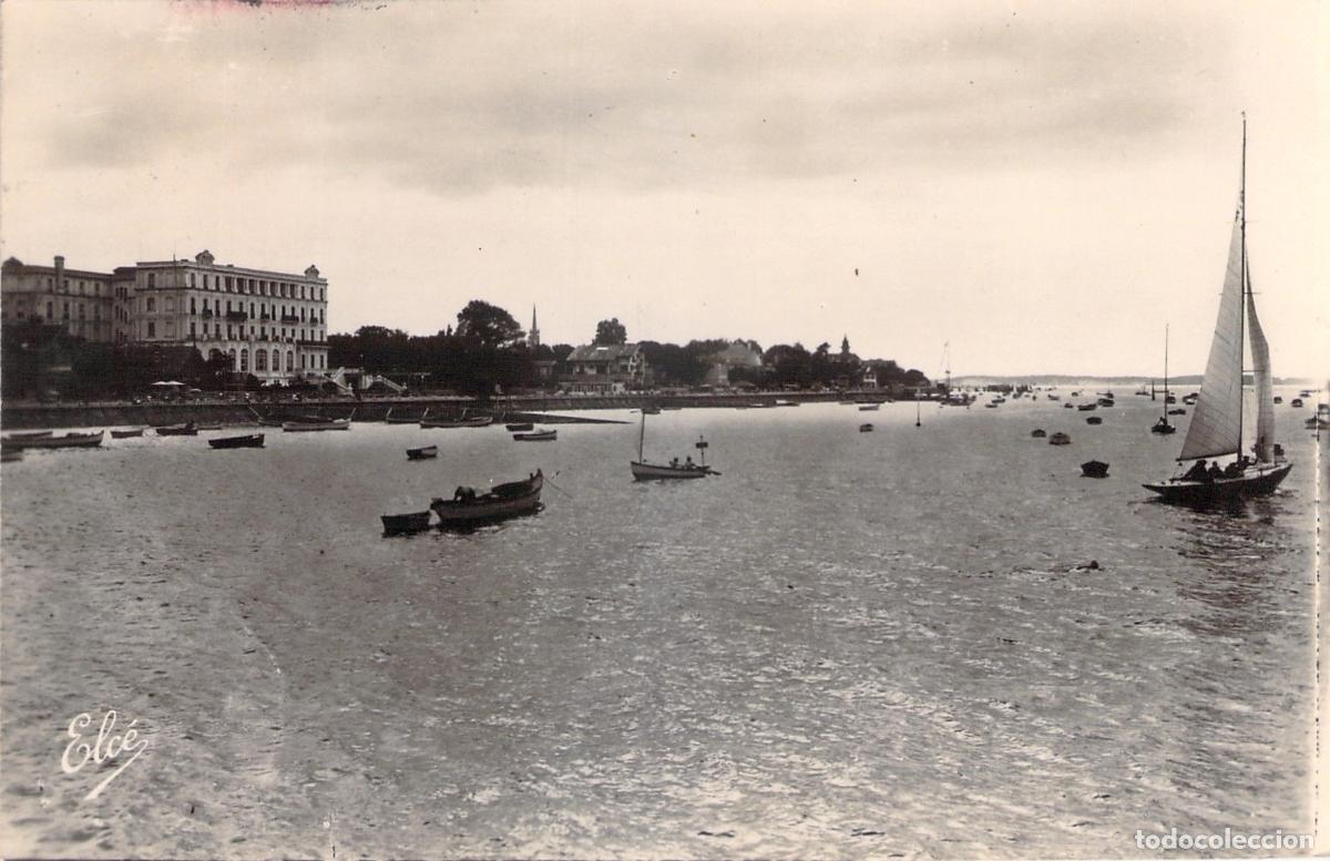 Cartoline: Postal de Arcachon con Veleros y Paisaje Costero en Gironde