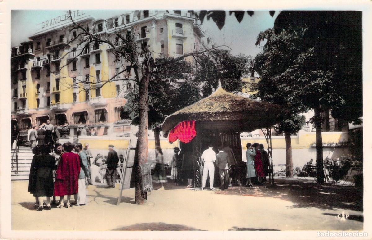 Cartoline: Postal de Chatel-Guyon Grand Hotel y Source Yvonne en Francia
