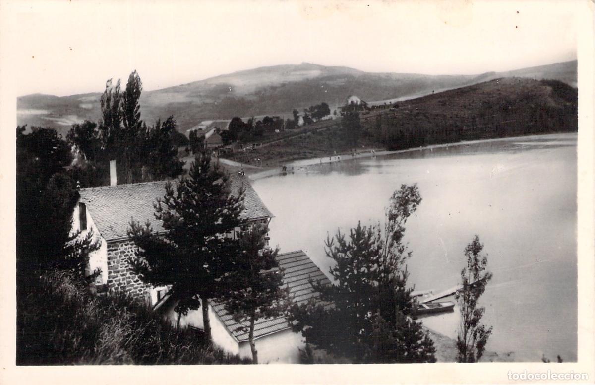 Postkarten: Postal de Lac d'Issarles en Ard&egrave;che, Francia