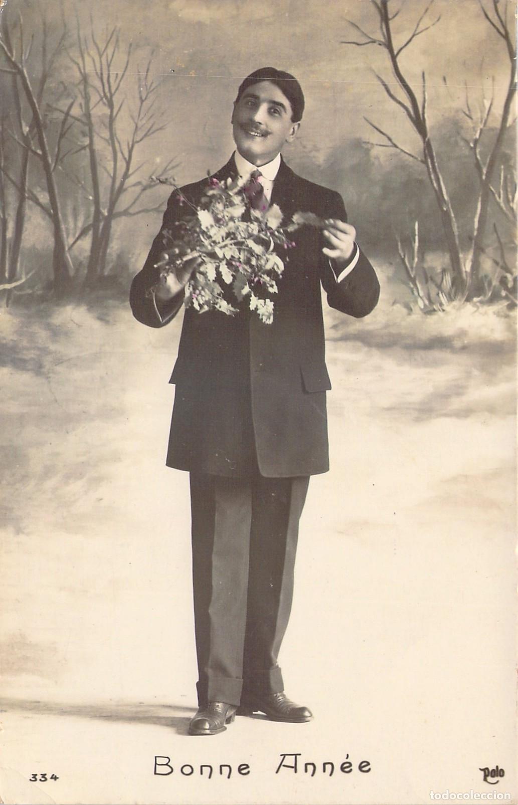 Postales: Postal antigua de A&ntilde;o Nuevo con hombre sosteniendo flores en Francia