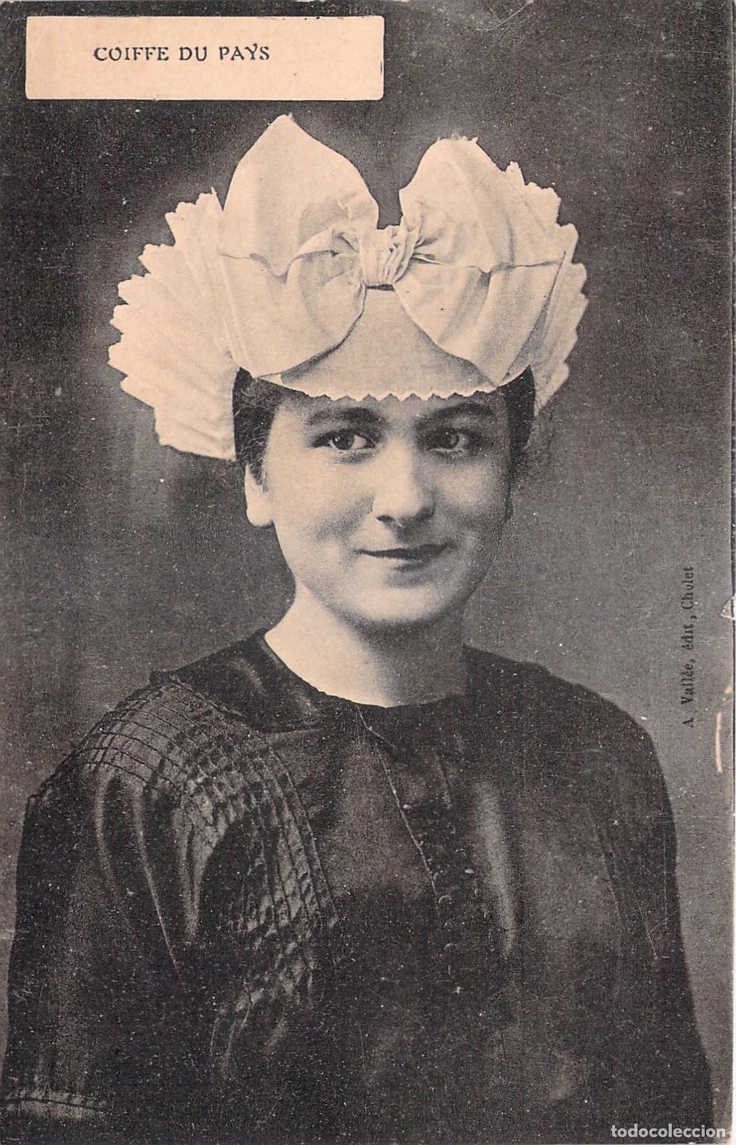Postcards: Postal de mujer joven con coiffe tradicional de Cholet, Francia