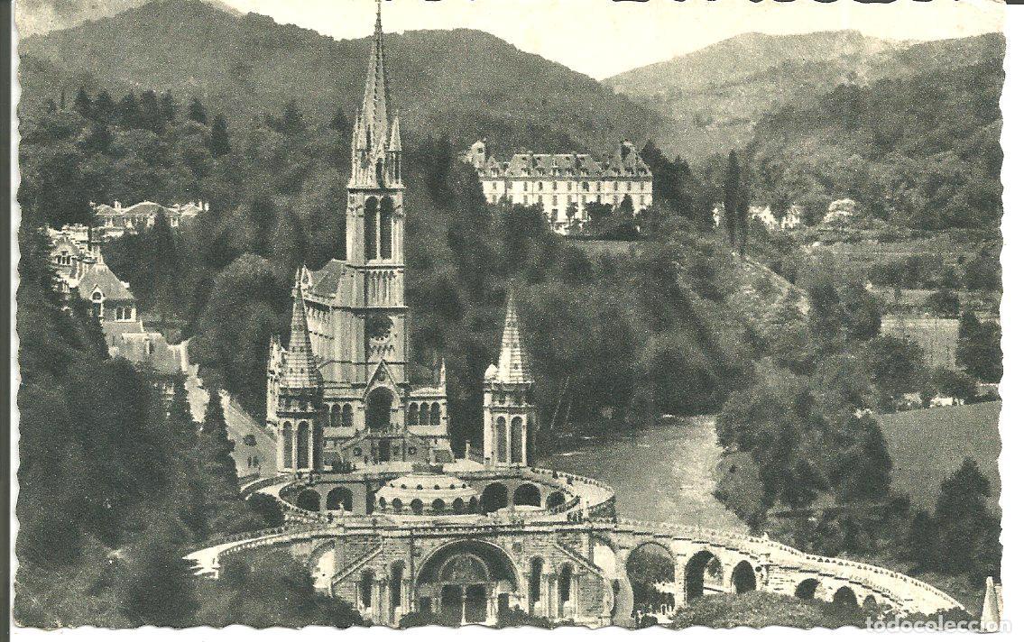 Postales: POSTAL LOURDES (FRANCIA) - LA BASILIQUE VUE DU CHATEAU FORT - ESCRITA EN 1956 -
