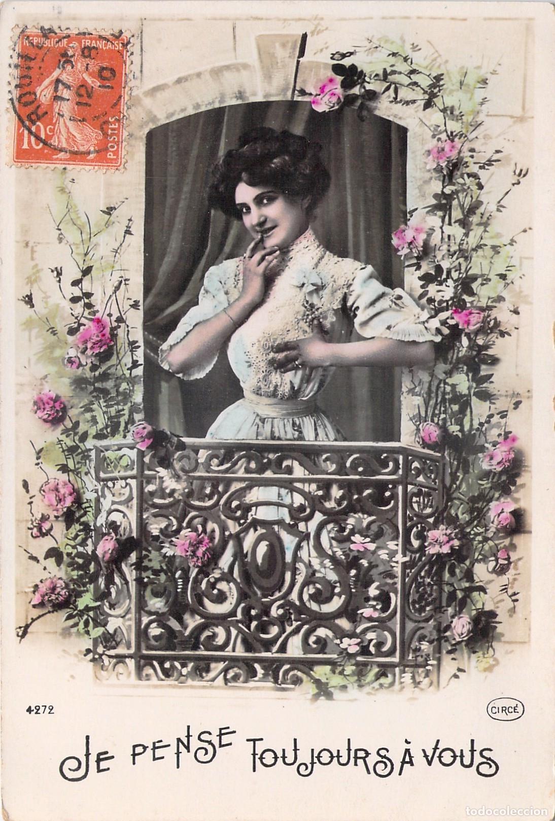 Postales: Postal de mujer joven en balc&oacute;n decorado con flores