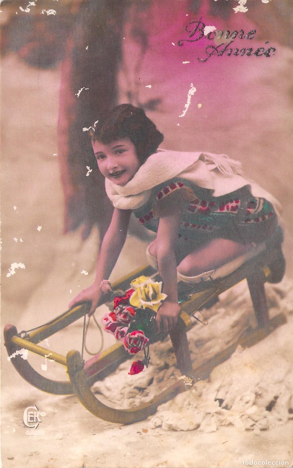 Cartes Postales: Postal de felicitaci&oacute;n de A&ntilde;o Nuevo con ni&ntilde;a en trineo