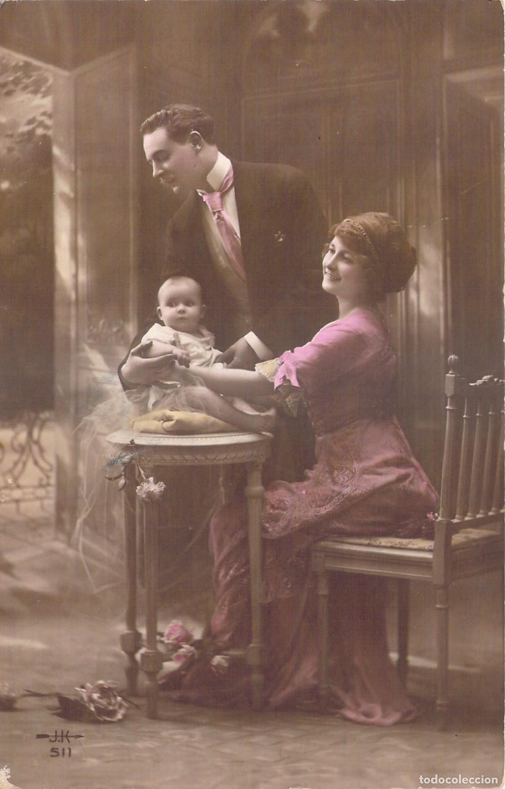 Postkarten: Postal de retrato familiar con pareja y beb&eacute;