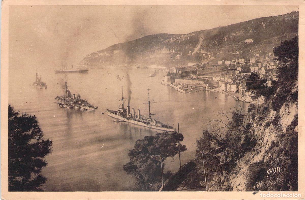 Cartoline: Postal de Villefranche-sur-Mer con barcos en la bah&iacute;a en la Costa Azul