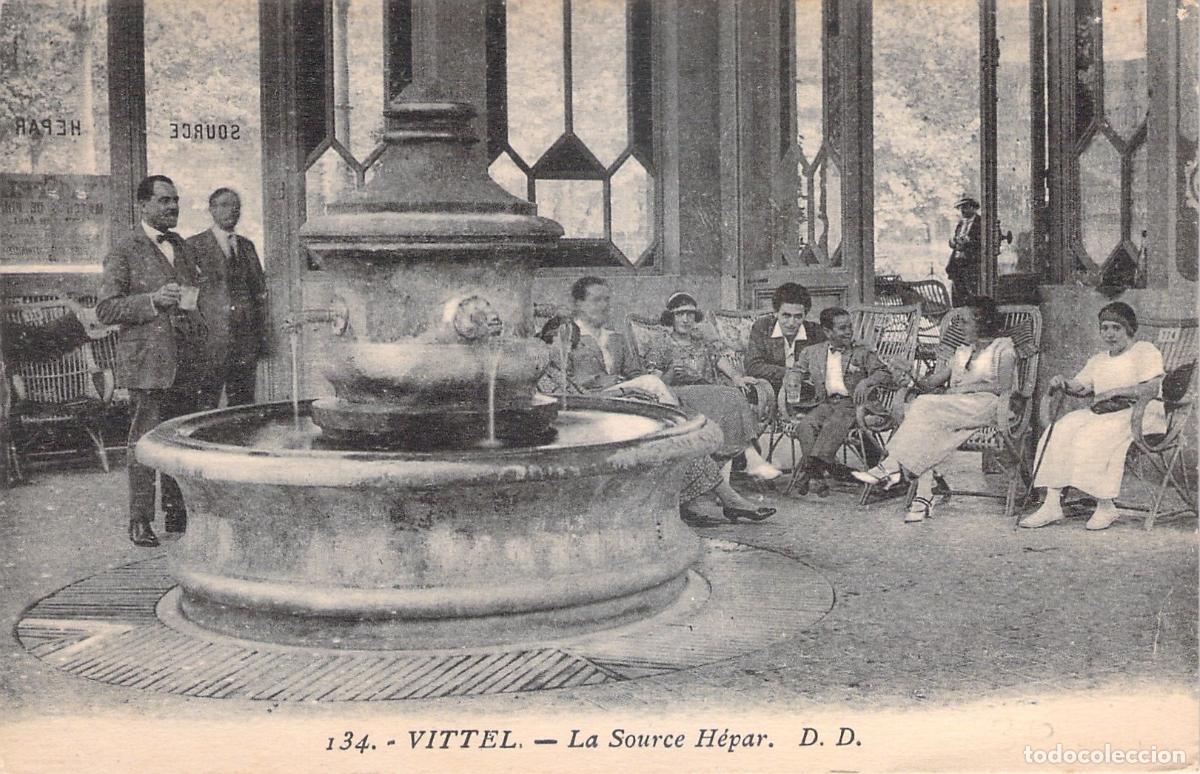 Cartoline: Postal de Vittel, Francia - Fuente Source H&eacute;par con visitantes