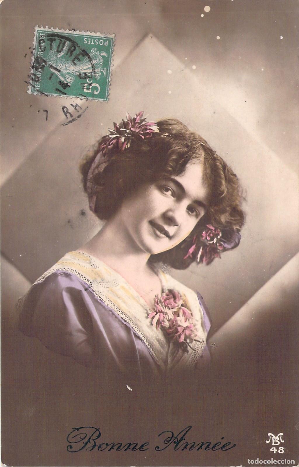 Cartoline: Postal de retrato de mujer francesa con flores para A&ntilde;o Nuevo