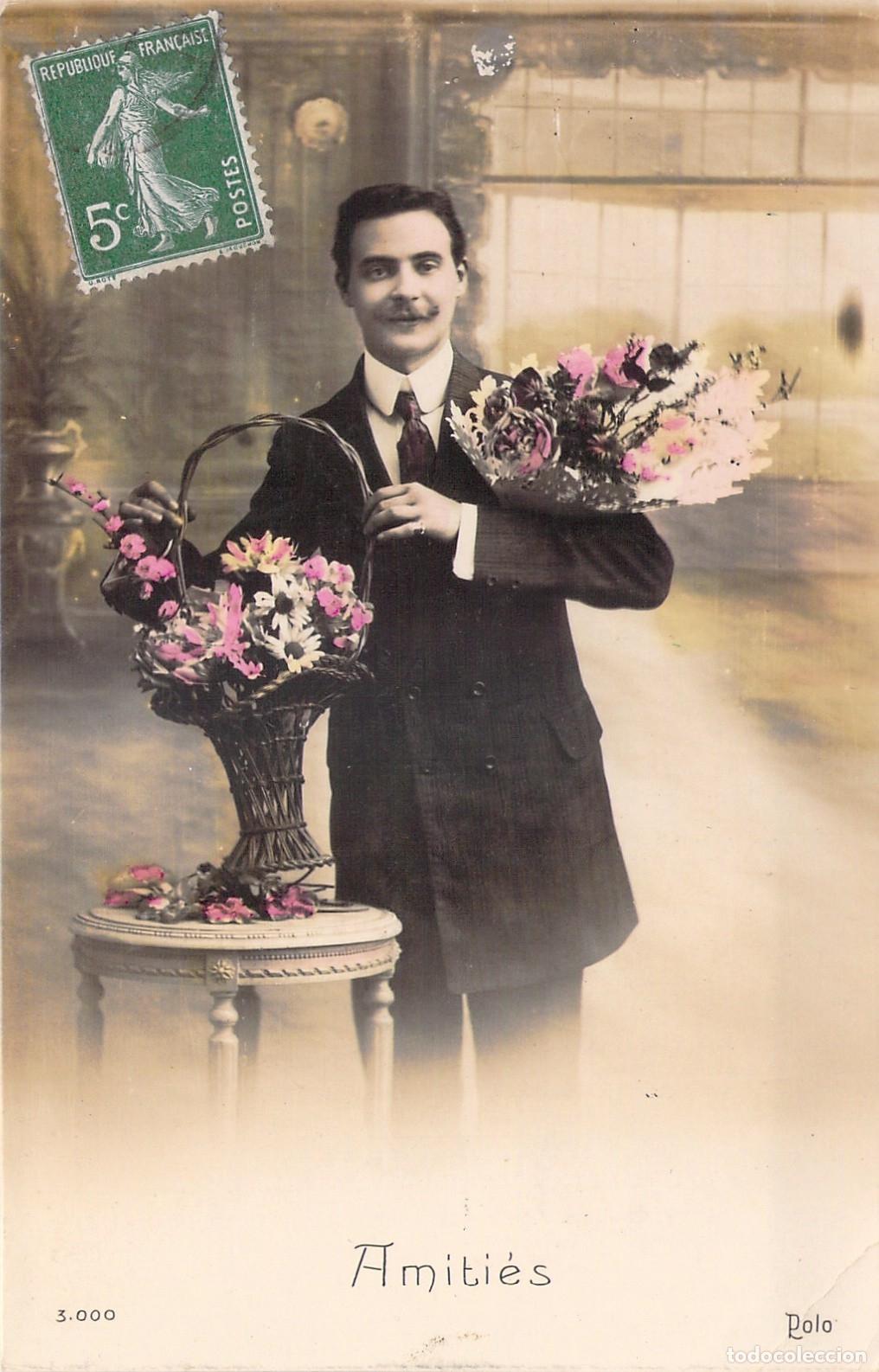 Postales: Postal de hombre elegante con flores, saludo franc&eacute;s