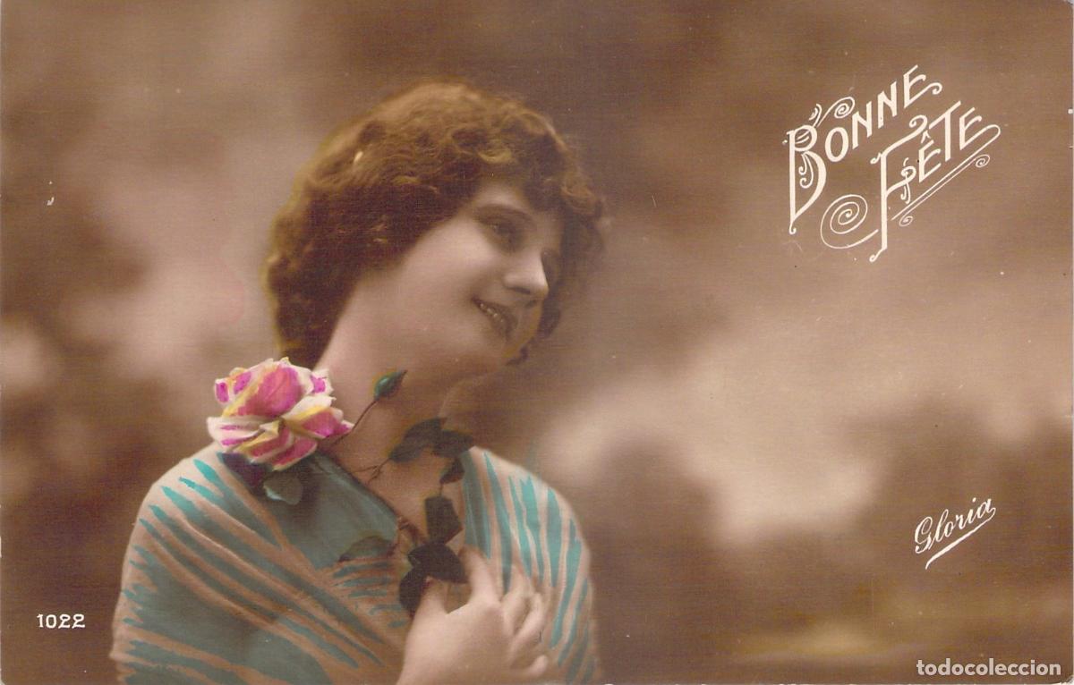 Postales: Postal antigua de mujer con rosa y felicitaci&oacute;n Bonne F&ecirc;te